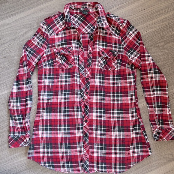 Women’s Flannel plaid long sleeve top. Size: L. Gently Used. - Picture 1 of 1